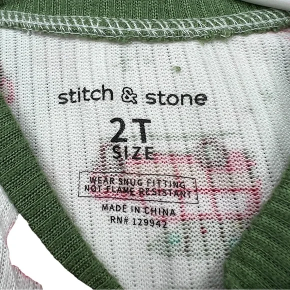 Kids Pajamas with Green and Red Pattern - Picture 6 of 7